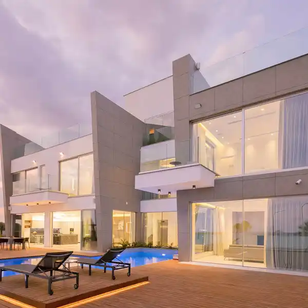 COASTAL LUXURY AT ITS FINEST