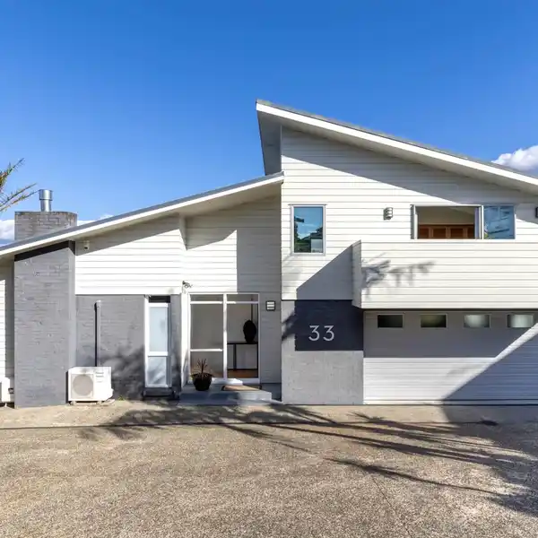 CLASSIC 1970S KIWI HOME WITH MODERN FLAIR