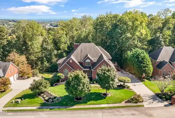 REFINED AND SPACIOUS LIVING IN WEST KNOXVILLE