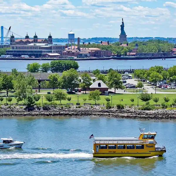 LUXURY LIVING AT CLERMONT COVE