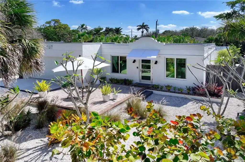 Beautifully Updated Home in the Heart of Lake Park