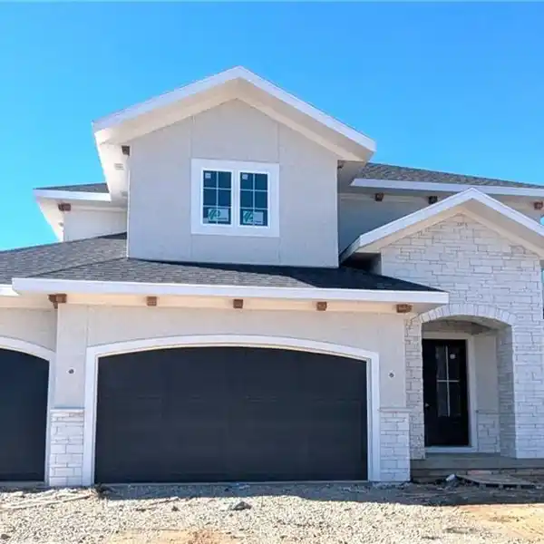 NEW CONSTRUCTION IN WILSHIRE HILLS