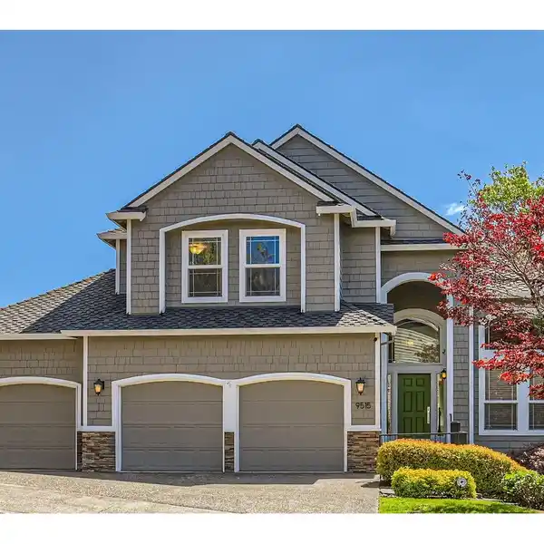 AWARD-WINNING CUSTOM HOME