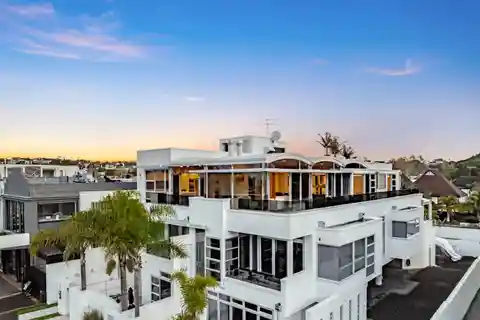 Light-Filled Luxury Penthouse