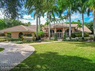 Spectacular Home in Prestigious Cypresshead