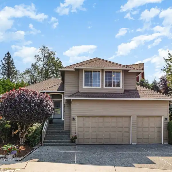 GREAT TRI-LEVEL HOME IN KENNYDALE