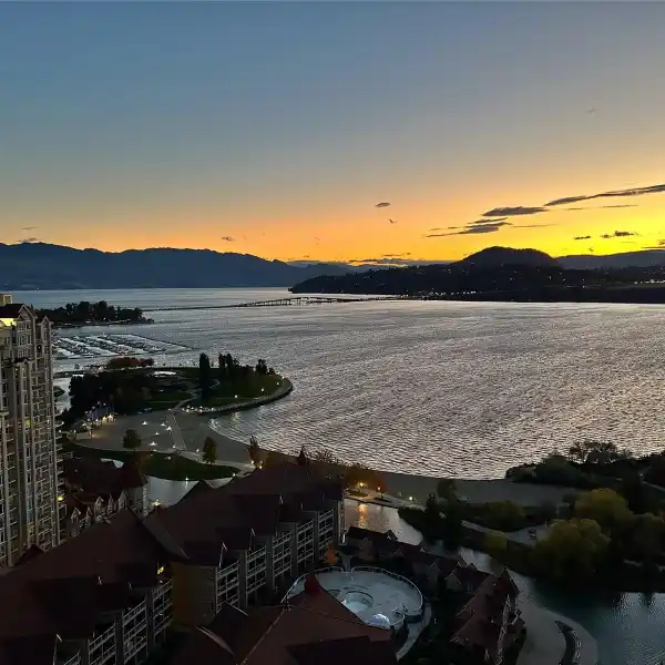 EXQUISITE LUXURY SUB-PENTHOUSE CONDO