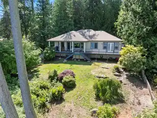 Designer Craftsman Living in the Heart of Nature