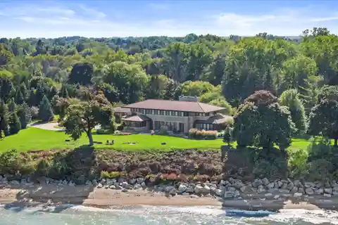 Modern Prairie Style Estate on Lake Michigan