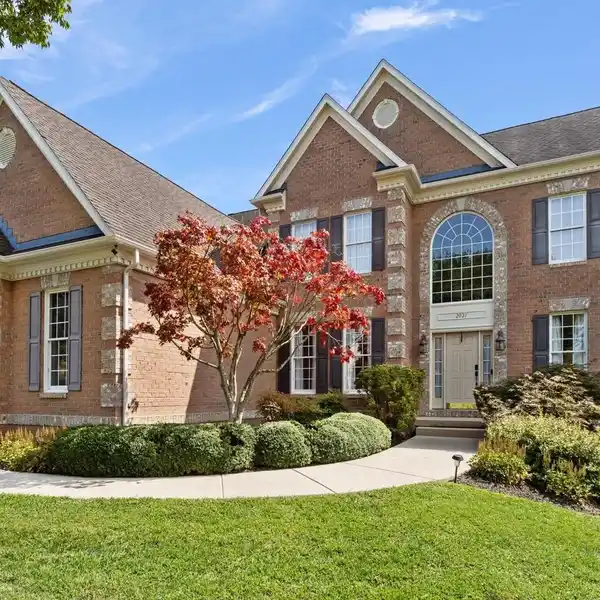 GORGEOUS GEORGIAN COLONIAL HOME