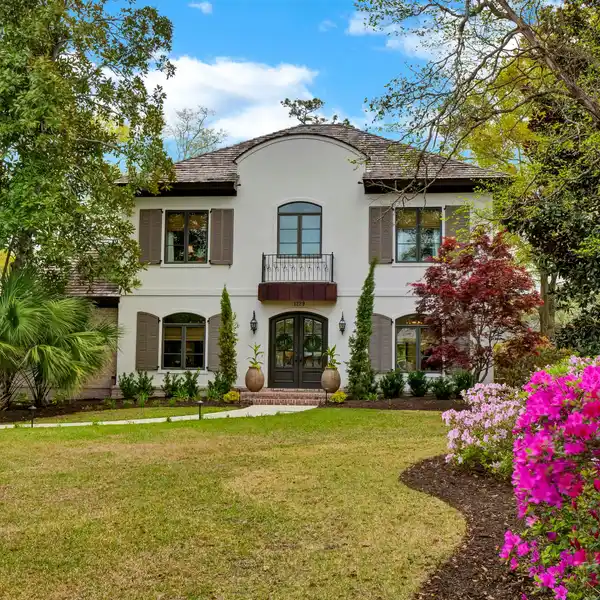 UNIQUE HOME WITH CLASSIC EUROPEAN CHARM