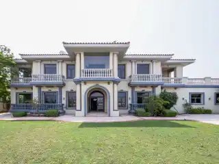 Signature Villa in a Prime Coastal Location