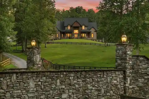 Luxury Meets Mountain Equestrian Living