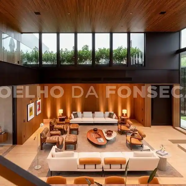HIGH-END MODERN HOME WITH POOL
