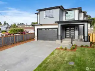 Newly Built Open-Concept Home
