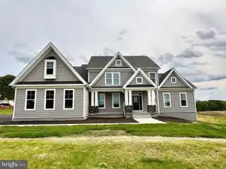 Move-in Ready Craftsman on Acreage
