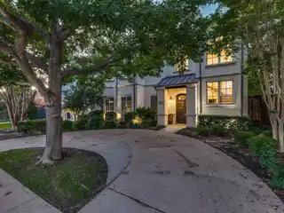 Exceptional Residence in Sought-After Briarwood