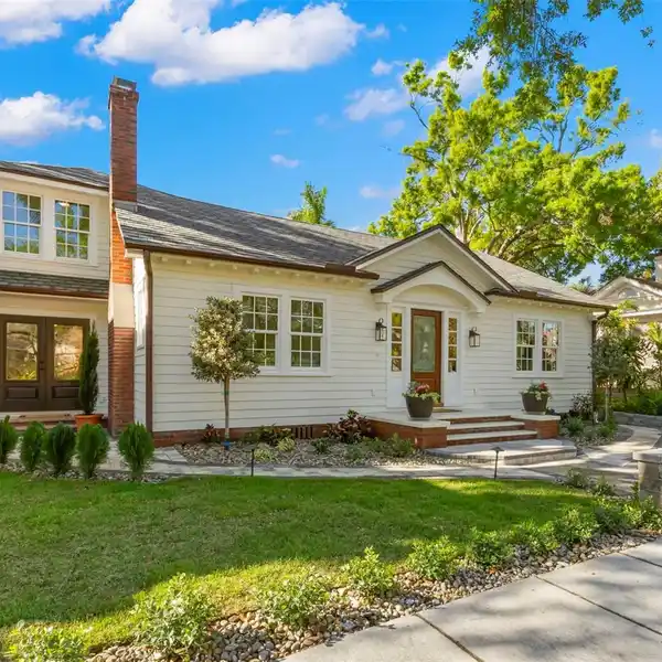 METICULOUSLY RESTORED CRAFTSMAN BUNGALOW