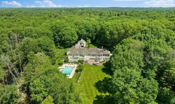 ELEGANCE AND COMFORT ON 7.4 ACRES