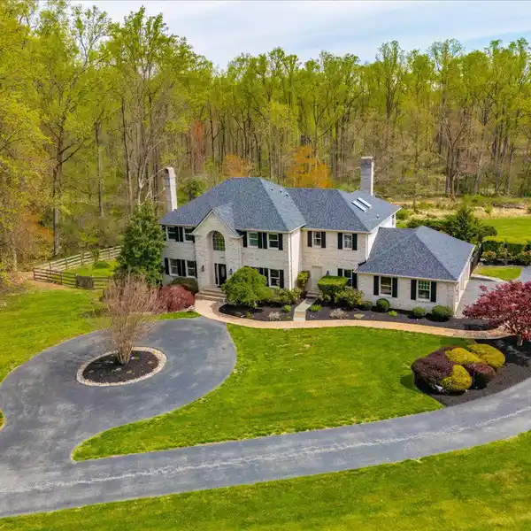EXCEPTIONAL HOME AND SETTING