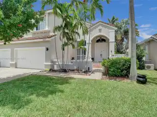 Beautifully Upgraded Home in Oakridge