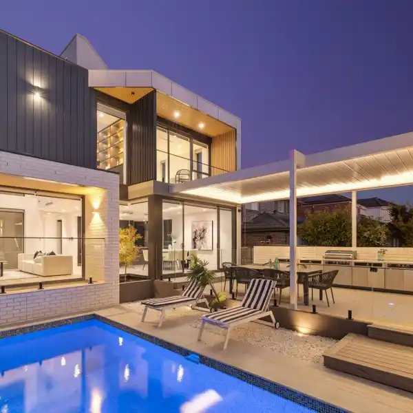 ARCHITECTURALLY CRAFTED SHOWCASE
