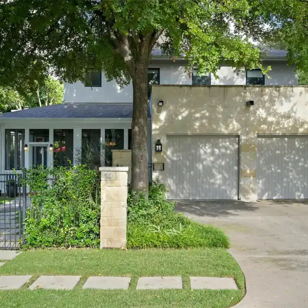 BEAUTIFULLY DESIGNED HOME IN THE HEART OF TARRYTOWN