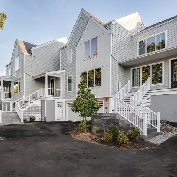 BRIGHT NEW CONSTRUCTION TOWNHOME WITH BONUS SPACE