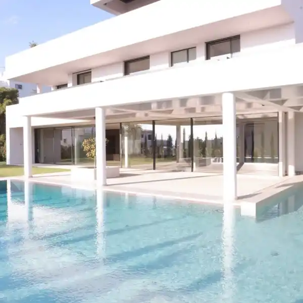 MAGNIFICENT MODERN VILLA