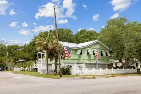 Cottage Charm in a Great Location
