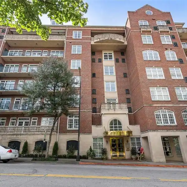 INCREDIBLE PENTHOUSE AT COTTING COURT