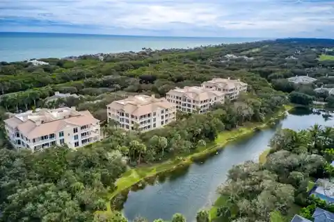 Elegant Lakeside Penthouse