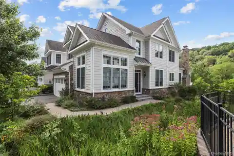 Beautiful End Unit in the Enclave Neighborhood