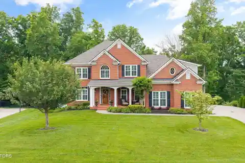 Beautiful Home in Sought-after Weatherly Hills