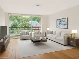 Bright Lateral Apartment on the Fourth Floor