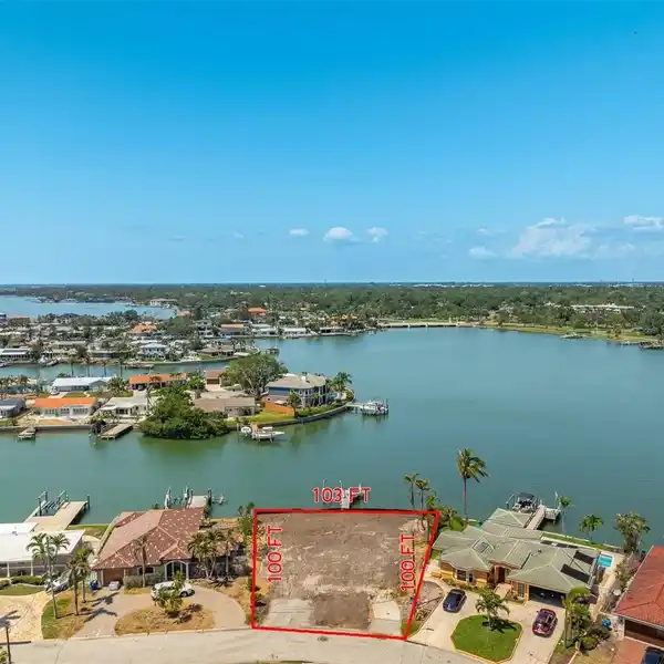 WATERFRONT LOT IN DESIRABLE CAUSEWAY ISLES