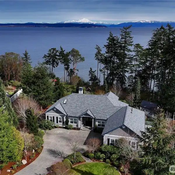 THE PERFECT BLEND OF LUXURY AND SERENITY