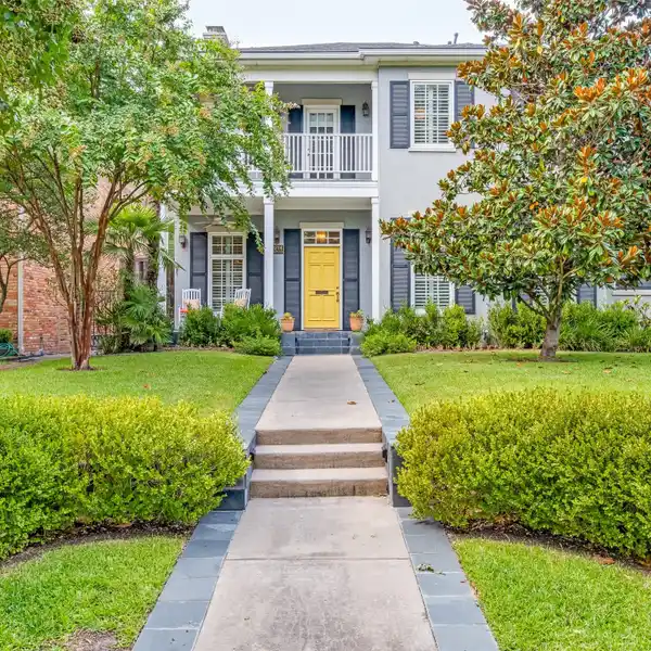 TIMELESS RESIDENCE IN THE HEART OF HIGHLAND PARK