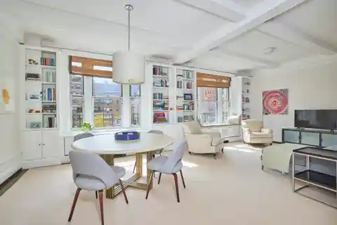 Charming Light-Filled High-Floor Apartment