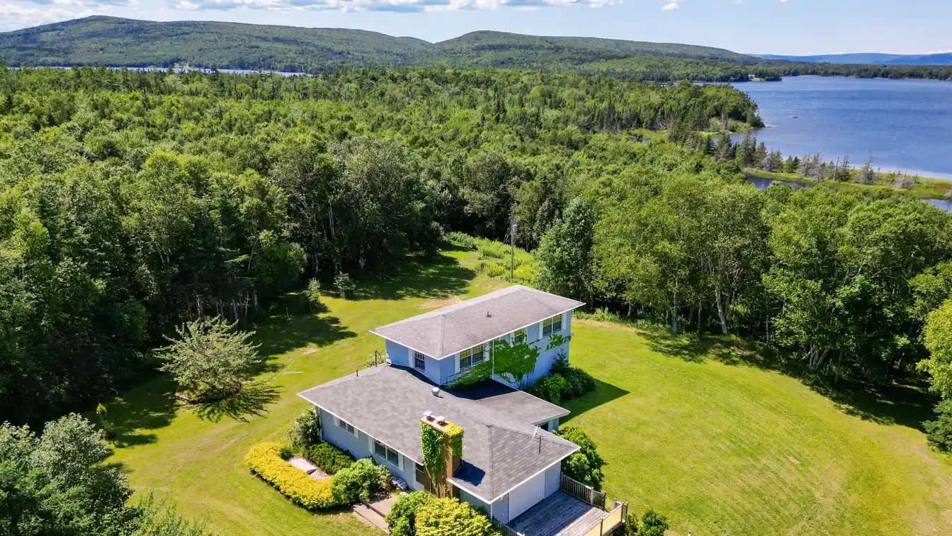 Ultimate Lakeside Retreat