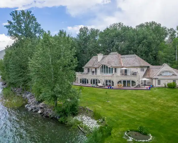 RARE HOMESITE IN A SPECTACULAR SETTING