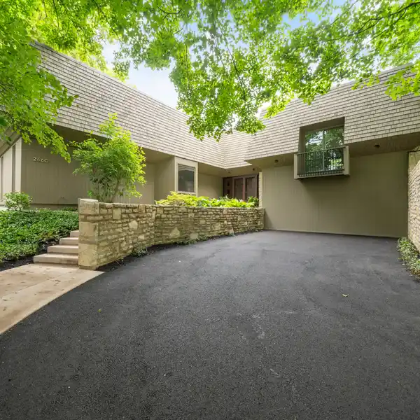 FABULOUS ARCHITECTURAL MID-CENTURY GEM IN COLUMBUS