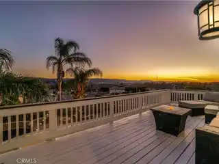 Luxury and Comfort on an Expansive Lot