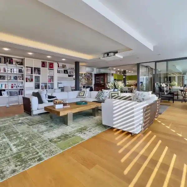 FANTASTIC HOME CLOSE TO THE CENTER