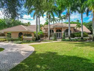 Spectacular Home in Prestigious Cypresshead