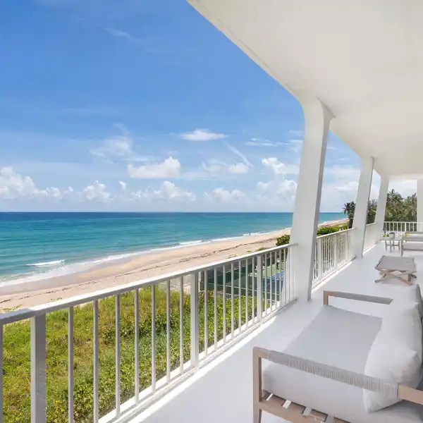 EXTRAORDINARY DIRECT OCEANFRONT PENTHOUSE