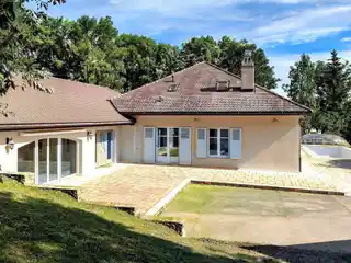 Renovated Property on the Heights of Gex