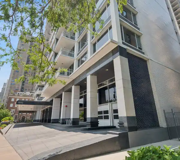 SANTORINI SERENITY IN THE HEART OF CHICAGO