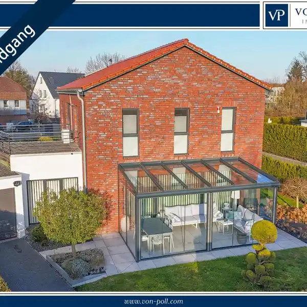 LUXURIOUS HOME IN QUIET YET CENTRAL LOCATION
