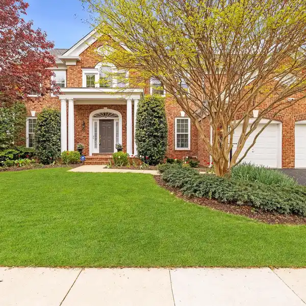 STATELY HOME IN LAUREL HILL